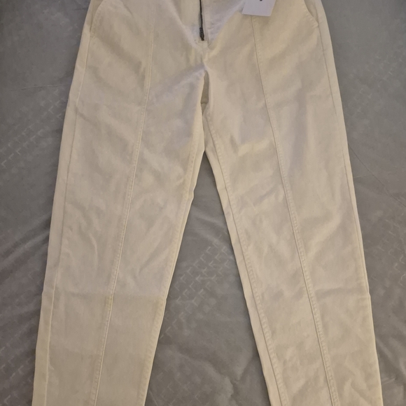 Amazon Essentials Women's Cream Jeans - Picture 2 of 4